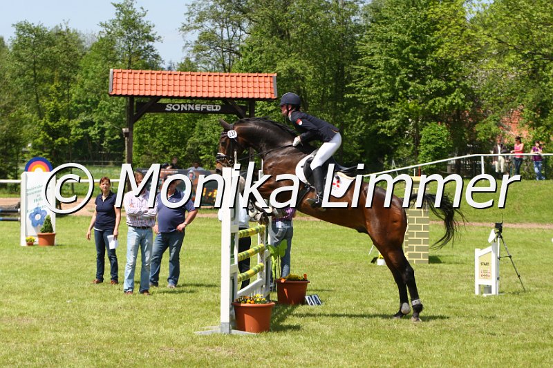 005M4948_Picolo Mondo_L Springen.JPG